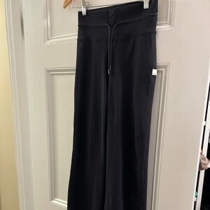 Vuori black extra small flare leg pants.